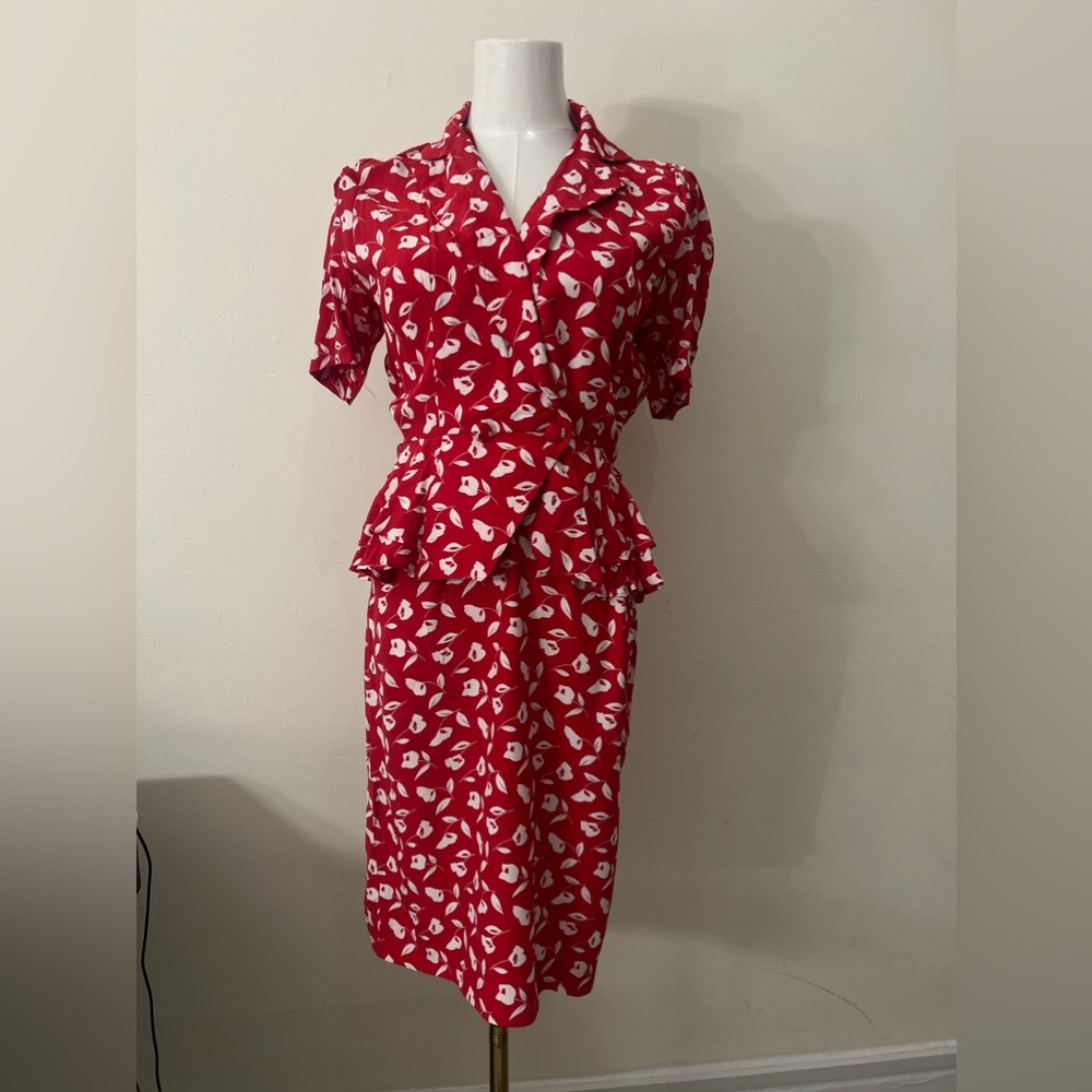 Padded shoulders- vintage dress